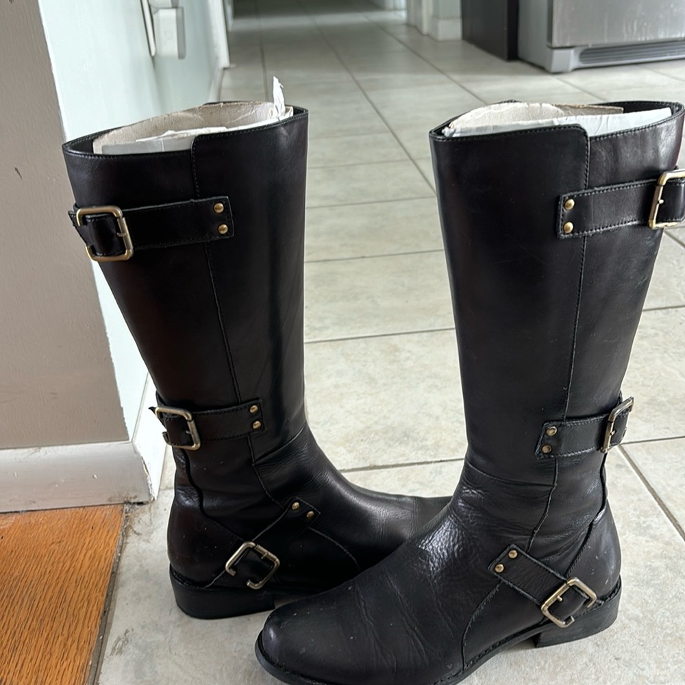 Black riding boot